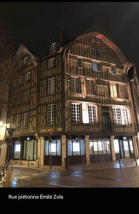 Superbe T2 De Caractere Au Centre Classe 3 Etoiles Troyes Bagian luar foto